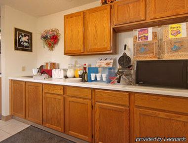 Super 8 By Wyndham Perry Ia Hotell Rom bilde